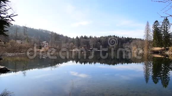 特伦蒂诺冬季的雪湖视频的预览图