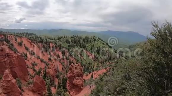 犹他州的红岩和峡谷视频的预览图
