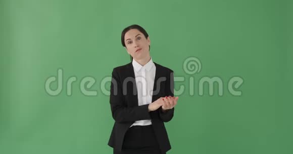 惹怒了女商人手拍着绿色视频的预览图