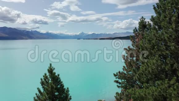 神奇的自然景观与白雪皑皑的MT库克和冰川湖特卡波视频的预览图