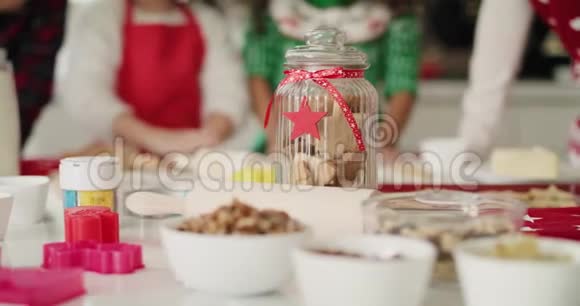 圣诞节烘焙背景视频的预览图