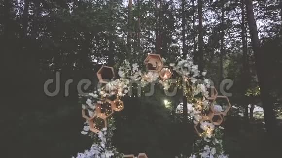 婚礼装饰野外登记自然视频的预览图