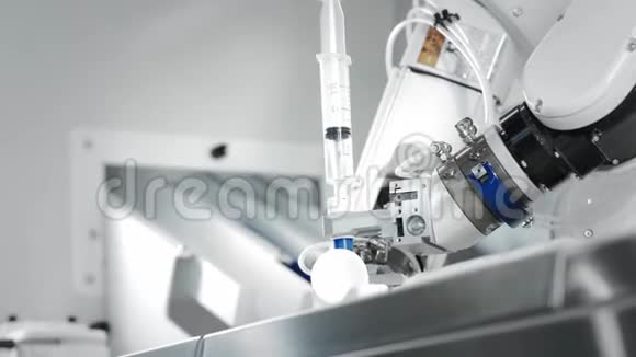 机器人手臂的创新手臂为癌症患者注射化疗新技术视频的预览图