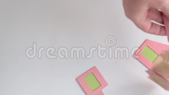 幻灯片胶片35毫米在粉红色纸框铬系视频的预览图