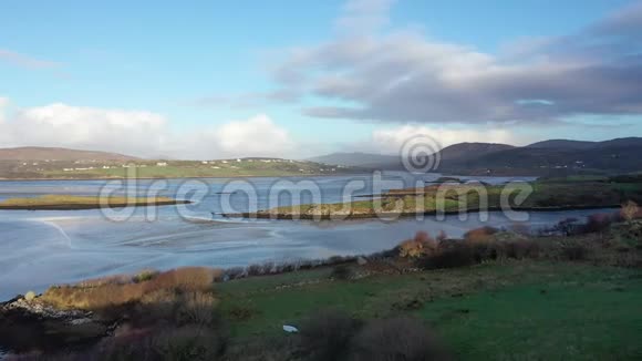 在爱尔兰唐加尔郡的莱特马卡瓦德和波尔图之间的海岸视频的预览图