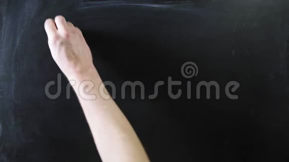 黑色黑板上的病毒一词标志写在粉笔板上男子用粉笔在黑板上画画视频的预览图