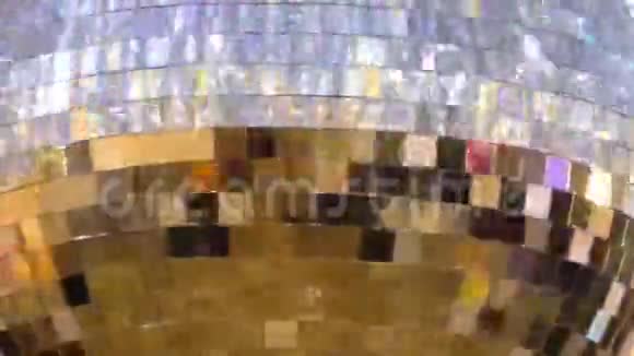 反射光线的旋转镜球视频的预览图
