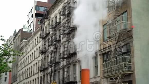 蒸汽和纽约的建筑视频的预览图