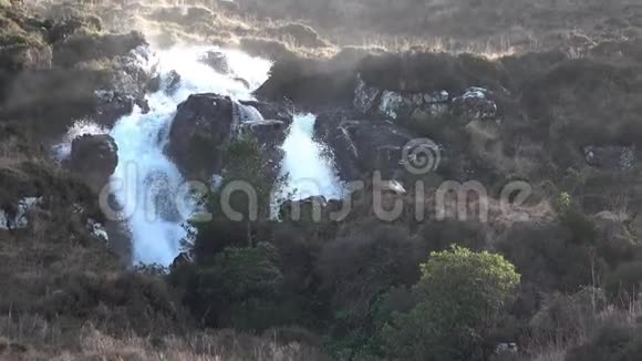 邓利威或邓利威在爱尔兰多戈尔县的Glenthornan瀑布视频的预览图