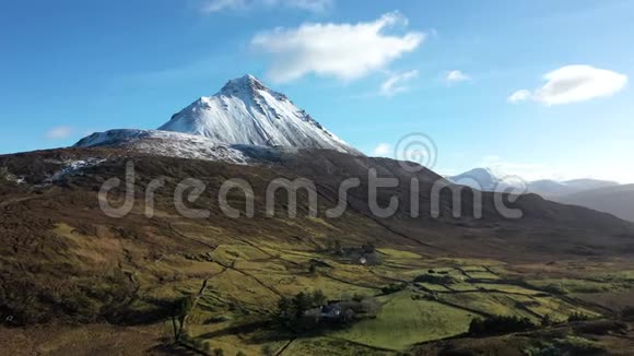 鸟瞰埃里加尔山登加尔最高的山从西北爱尔兰视频的预览图