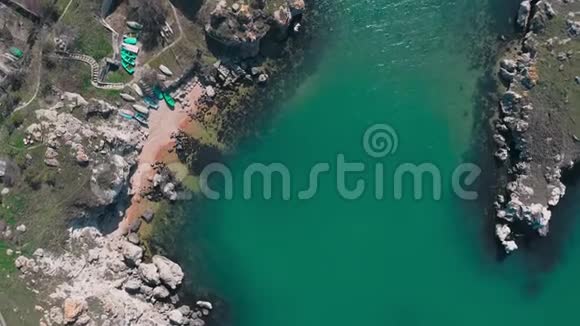 从顶部到克里米亚令人难以置信的海湾的美丽景色视频的预览图