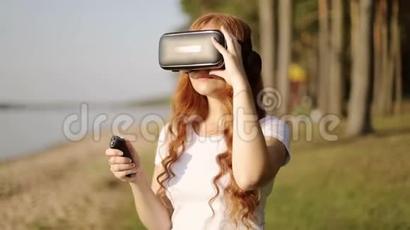 眼镜上的虚拟现实视频的预览图