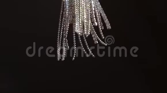 女人珠宝耳环视频的预览图