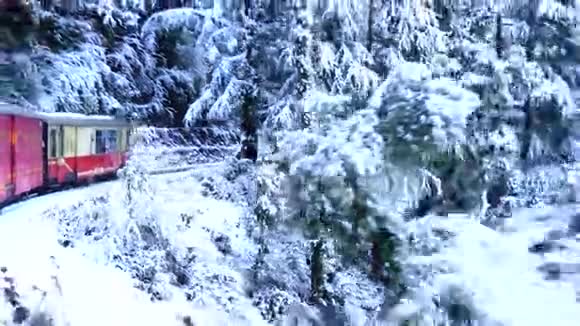 印度喜马偕尔邦联合国教科文组织世界遗产地雪后前往希姆拉的历史列车视频的预览图