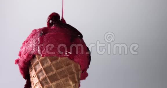 果腹下坠覆盖水果冰糕视频的预览图