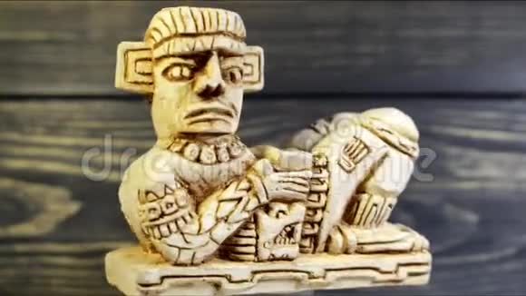 躺着的埃及人的雕像视频的预览图