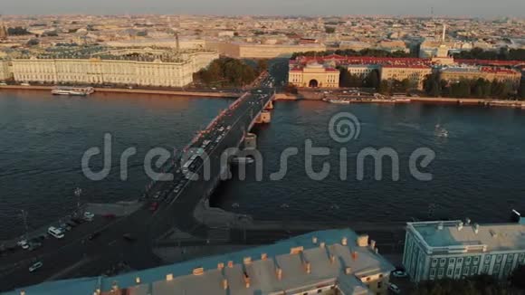 顶景宫殿桥傍晚日落夏日视频的预览图