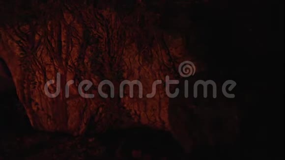 洞穴SF中的影子火视频的预览图