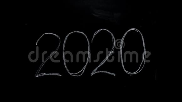 手擦除板2020用粉笔在黑板上书写2021关门视频的预览图