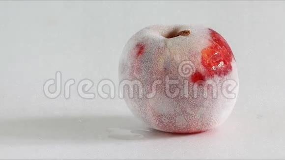 冰苹果融化视频的预览图