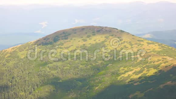 云影翻山越岭视频的预览图