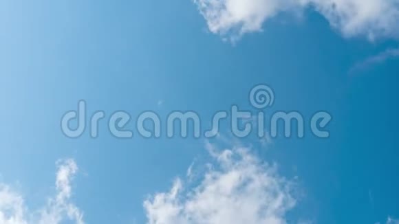 4K时间流逝美丽的天空有云背景天空有云天气自然云蓝蓝天有云和太阳克鲁视频的预览图