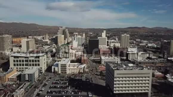 空中观景城市与市中心的背景在白天美国视频的预览图