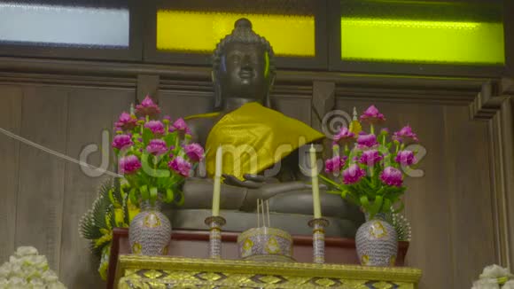 有装饰品的佛教圣地视频的预览图