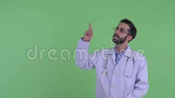一位戴着胡须的波斯人医生视频的预览图