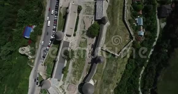 卡米亚涅茨乌克兰波迪尔斯基市城堡塔空中景观视频的预览图