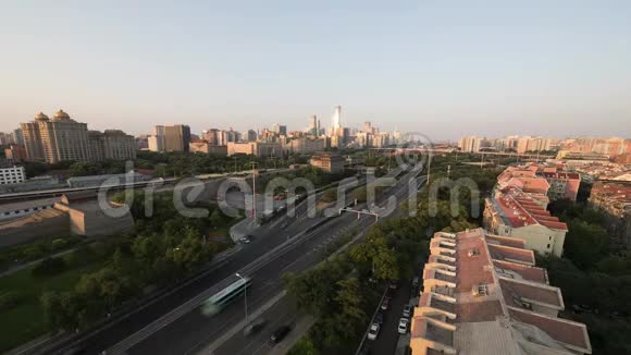 北京从屋顶俯瞰著名地标4K时间推移视频的预览图