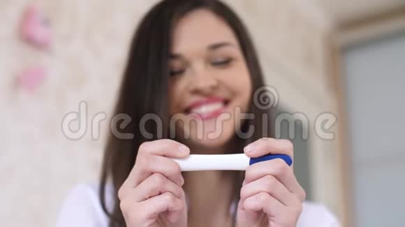 女性手妊娠试验视频的预览图