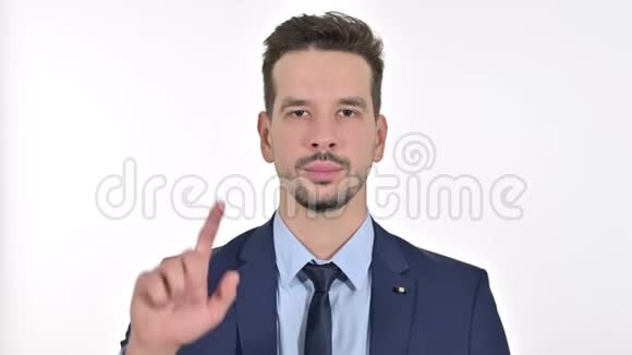 年轻商人用手指符号表示不的肖像白色背景视频的预览图