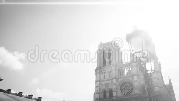 巴黎圣母院巴黎大教堂黑白电影视频的预览图
