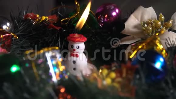 圣诞节装饰和雪人蜡烛视频的预览图