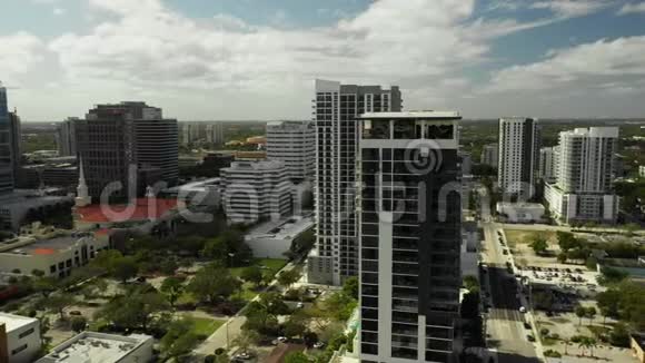 空中镜头达马尔堡劳德代尔一个贡品组合酒店视频的预览图