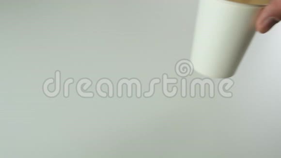 空白纸杯用于咖啡冰淇淋等冷热产品视频的预览图
