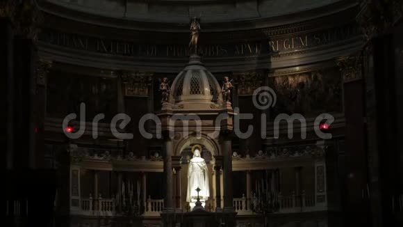 在天主教堂的祭坛视频的预览图