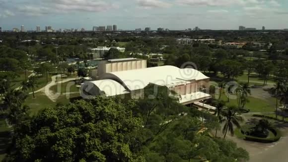空中录像片段战争纪念礼堂视频的预览图