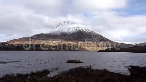 爱尔兰唐加尔最高的山峰埃里加尔的时间流逝视频的预览图