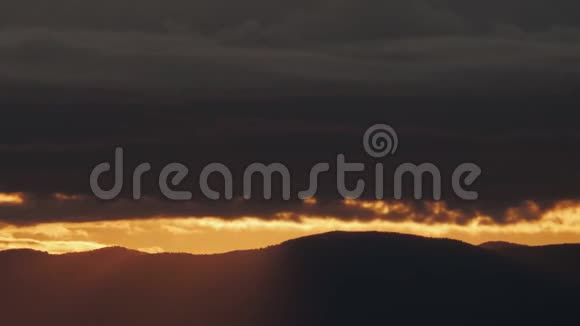 日落时程与云缩放视频的预览图