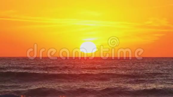 金色热带海滩日落视频的预览图
