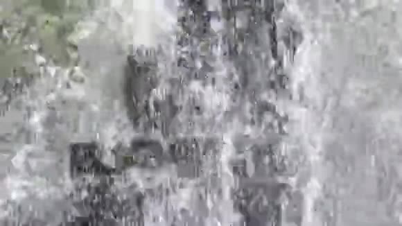 喷泉清爽效果夏天视频的预览图