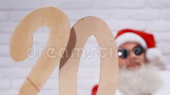 把圣诞老人留下的20个木头数目视频的预览图