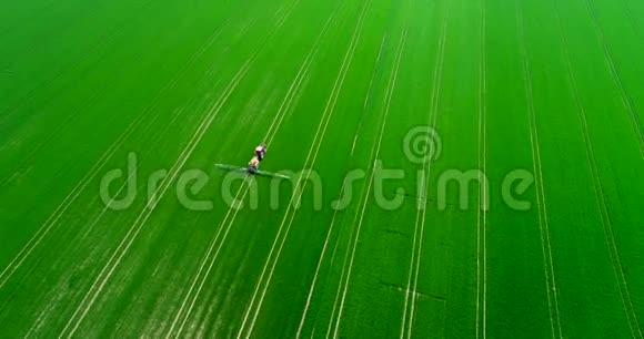 转基因食品生产农业农民用农药施肥视频的预览图