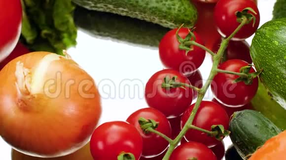 4k多利顶级视频大品种新鲜蔬菜和草药健康营养和有机食品概念视频的预览图