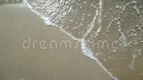滩泡沫海洋海浪洗沙视频的预览图