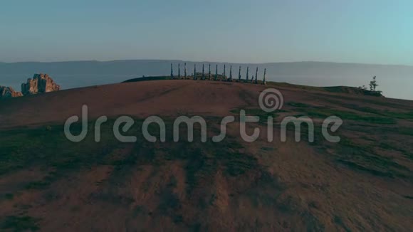 萨曼卡空中射击与四架直升机贝加尔湖夏季黎明视频的预览图