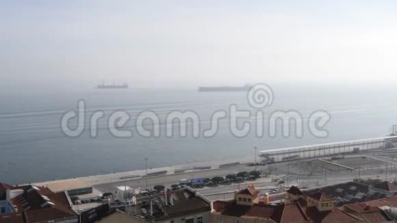 里斯本港口和海洋之家汽车的空中影像视频的预览图