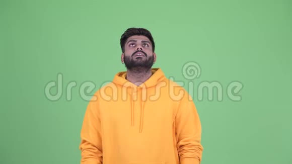 快乐的年轻胖胡子印度男人视频的预览图